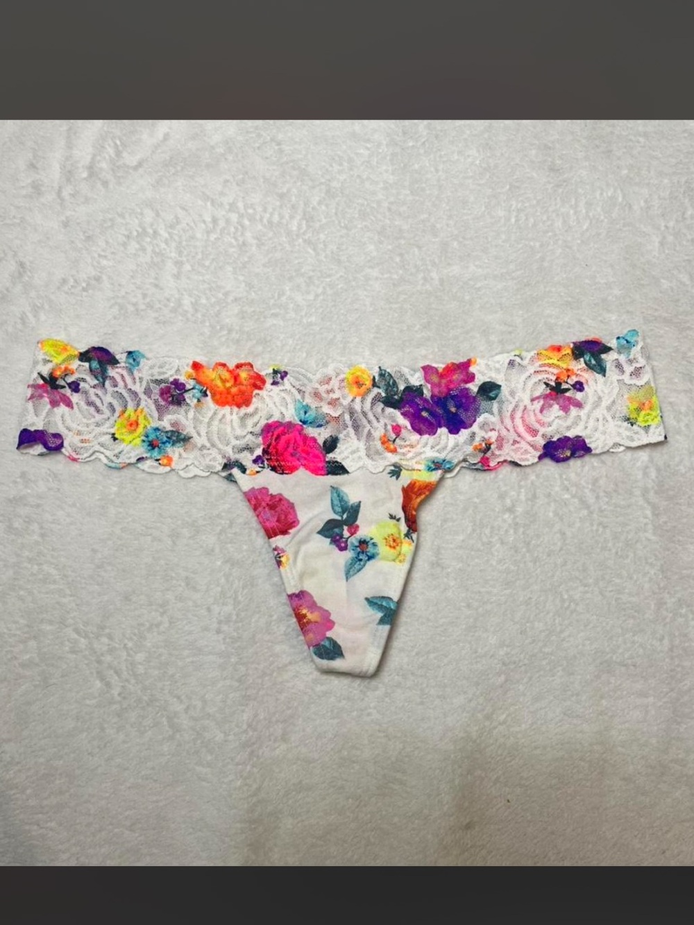 NWOT Rare 2019 Victoria’s Secret Pink Floral Lace-TrimThong DISCONTINUED